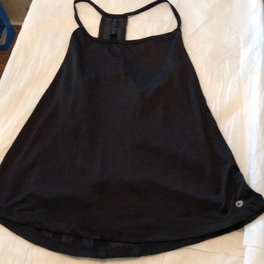 Cut detailed workout top